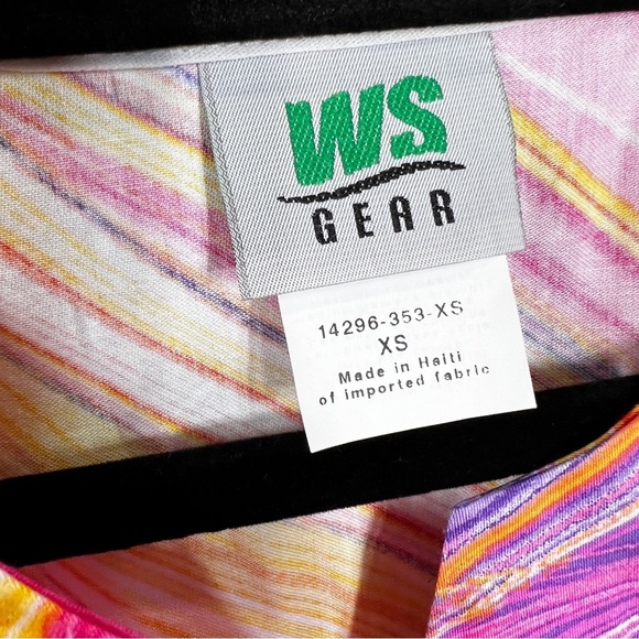 Lot of 2 NWOT nurse scrubs tops size XS - Picture 3 of 4